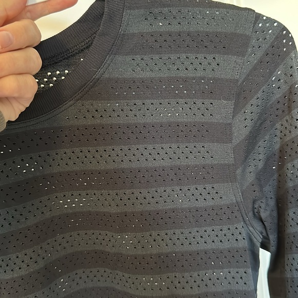 Lululemon breeze by long sleeve - Picture 2 of 4